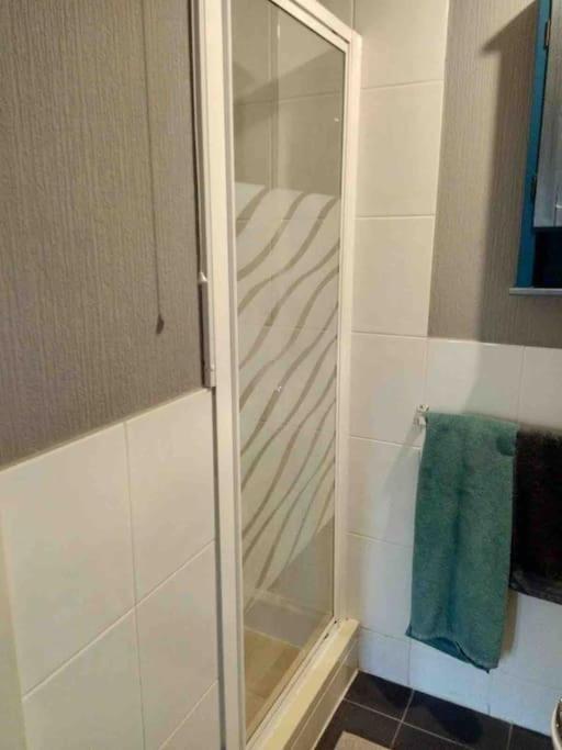 Cayton Village Hide Away Екстериор снимка