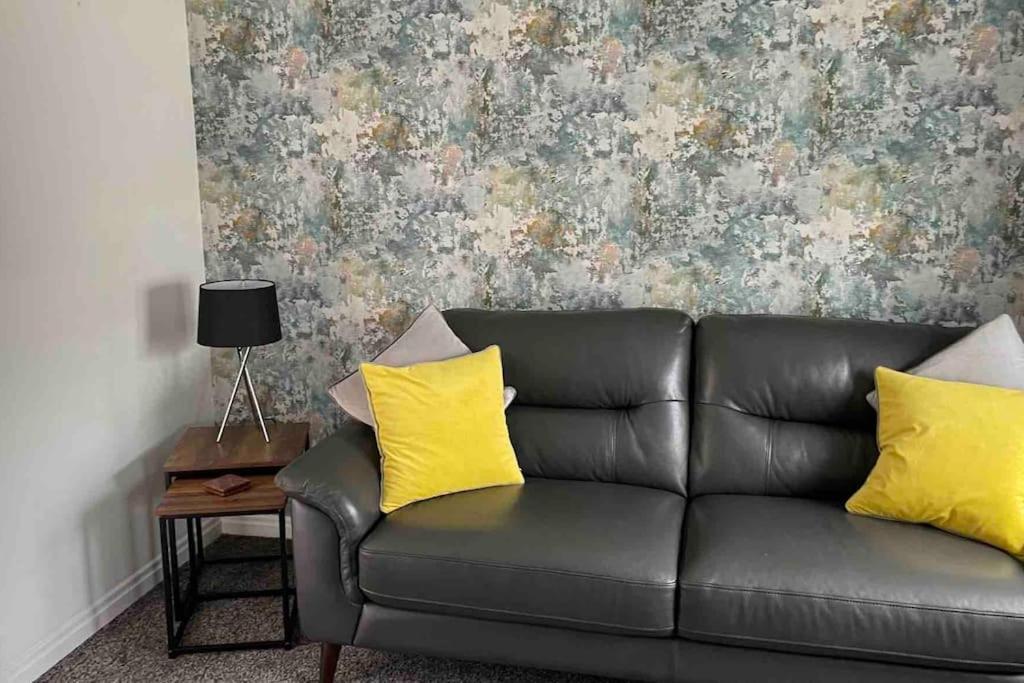 Cayton Village Hide Away Екстериор снимка