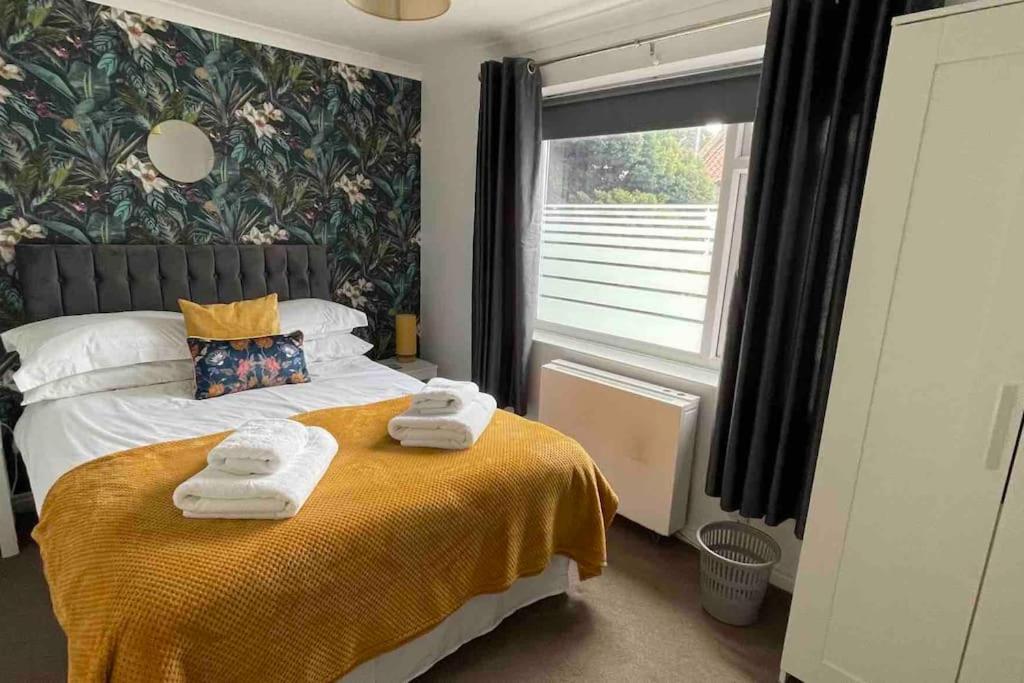 Cayton Village Hide Away Екстериор снимка