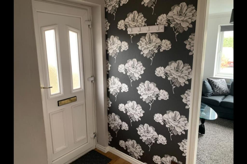 Cayton Village Hide Away Екстериор снимка